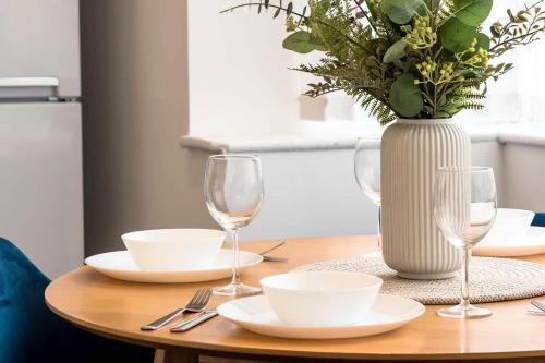 NEW Stanley House - Stunning 2 Bedroom House in Hartshill