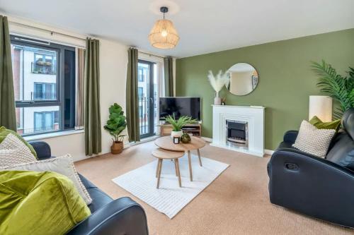 NEW Greydawn House - Stunning 4 Bedroom House in Stoke-on-Trent