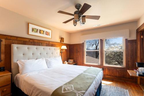 King Room with Mountain View