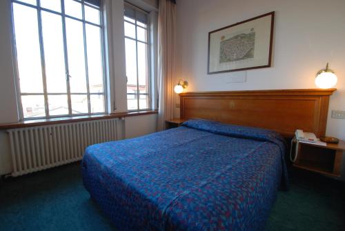 Double or Twin Room image 5