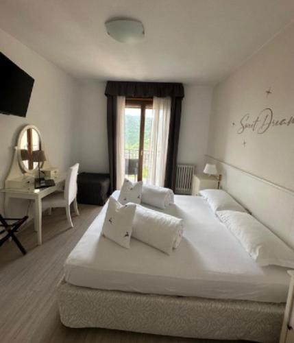 Double Room with Pool View