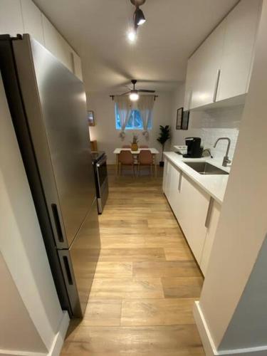 ENTIRE 1 BEDROOM APARTMENT by UW RESEARCH PARK - PS1 in Waterloo (Ontario)