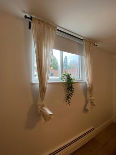 ENTIRE 1 BEDROOM APARTMENT by UW RESEARCH PARK - PS1 in Waterloo (Ontario)
