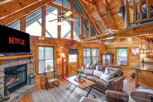 Bear Hugs - Hot Tub, 2 Fire Pits, and Fireplace in Pigeon Forge, USA