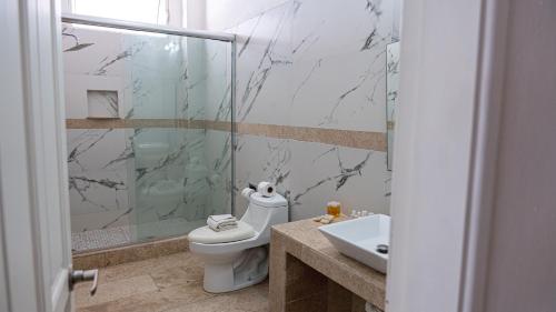 Splash Inn Nuevo Vallarta & Parque Acuatico - 화장실