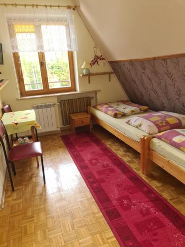 Standard Twin Room with Shared Bathroom