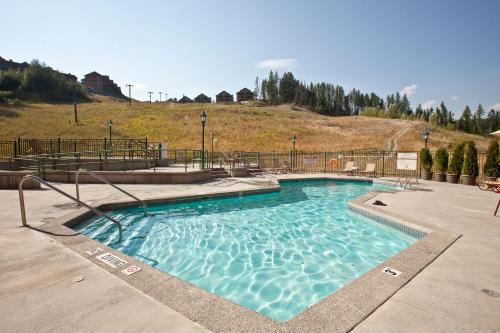 สระว่ายน้ำ, Trickle Creek Lodge in คิมเบอร์เลย์ (BC)