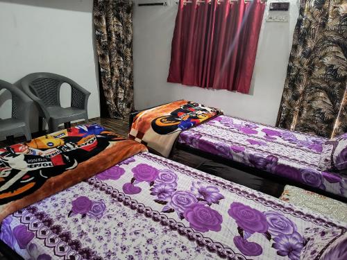 1 double bed, 1 twin bed