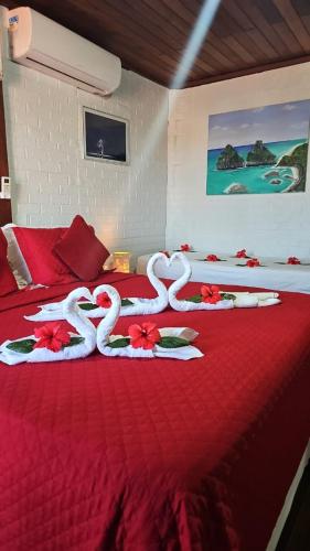 1 double bed, 2 twin beds