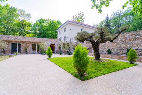 Chanelya - Havre de Paix au Coeur de la Forêt (Chanelya - Havre de Paix au Coeur de la Foret) in Saint-Prix (Ile-de-France)