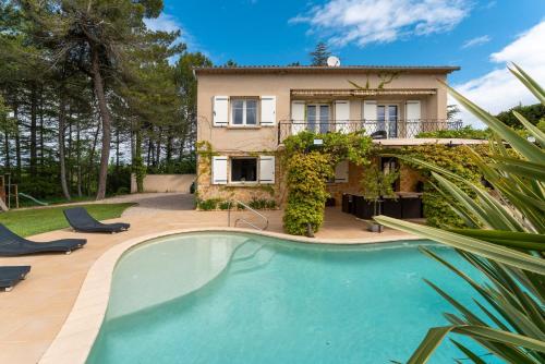 Villa with Garden View