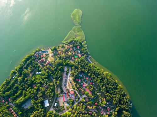 Навколишнє середовище, Domek nad jeziorem in Мораг