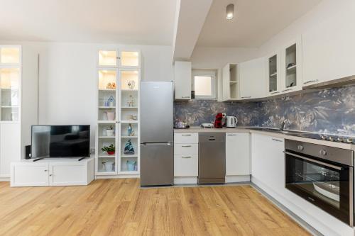 House Niko T with 6 apartments - image 5