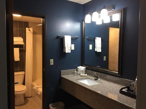 River District Hotel - image 13