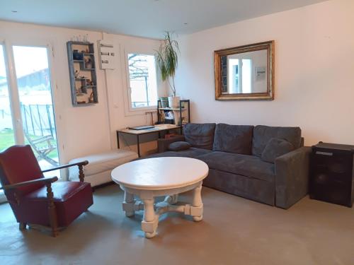 Belle maison familiale avec piscine, city stade, et nombreuses activités (Belle maison familiale avec piscine, city stade, et nombreuses activites) in Cournonterral
