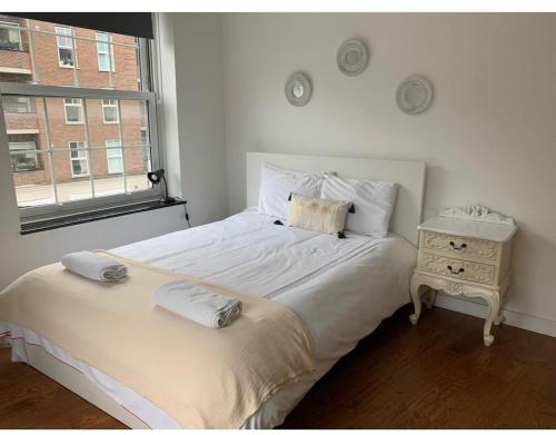 4 Bed Flat - Sleeps 10 - Pets - Parking