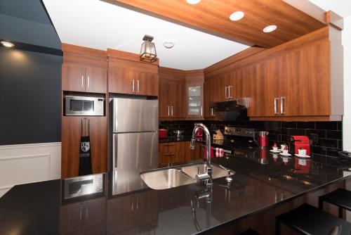 Luxurious mountainside condo - Ski-Waterslide - Domaine Nymark in เซนต์-ซอเวียร์ (QC)