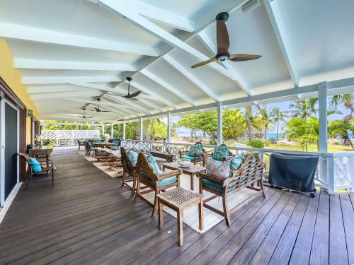 Shoys Beach House - 5 bedroom villa on the Beach! in 肖伊斯