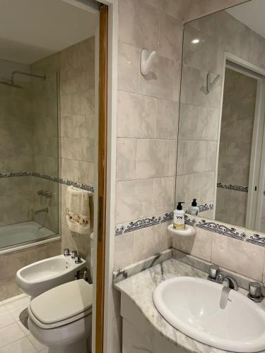 One-Bedroom Apartment image 9