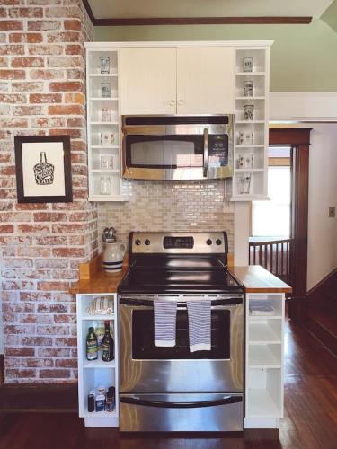 Bungalow Bills Cozy and convenient to Rupp Arena UK Horse Park and Keeneland in Eastside
