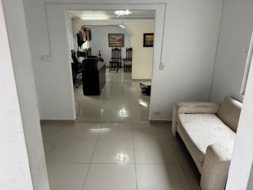Hermosa casa muy amplia en excelente sector, Medellín (fotografie 8)