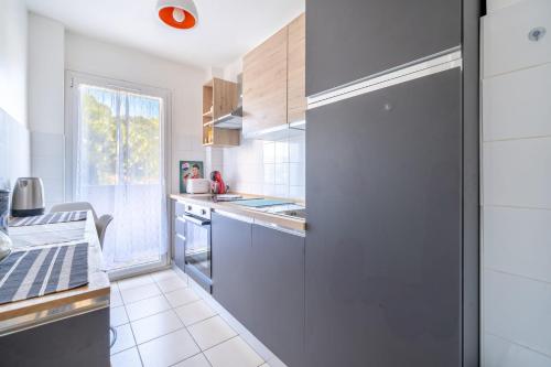 Kitchen, Appartement Rochat - Welkeys in Laval