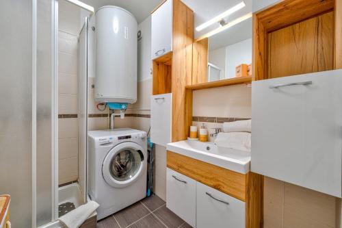Bathroom, Appartement Rochat - Welkeys in Laval