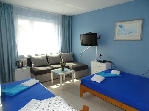 1 double bed, 1 twin bed, 1 sofa bed