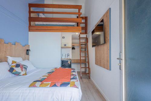 Standard Queen Room with Queen Bed and Single Bed - Non-Smoking