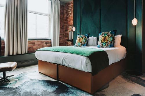 room detail thumbnail 1