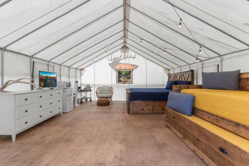 Furnished Teepee/Glamping/Kayak Ramp/King Bed in Stanton, Vereinigte Staaten von Amerika