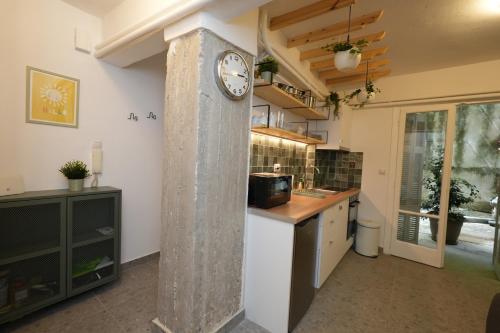 The Extravagant studio in Pagkrati Near Stadium - image 5