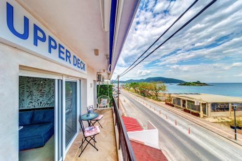 Upper Deck Apt., Néa Péramos (photo 2)