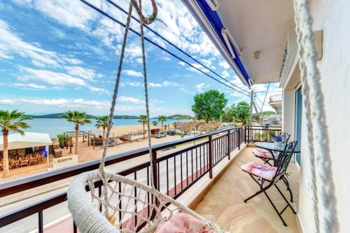 Upper Deck Apt., Néa Péramos (photo 3)