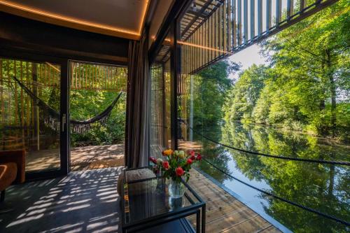 Water Hideout - Floating Luxury in Pure Wilderness - Miedzyrzecz
