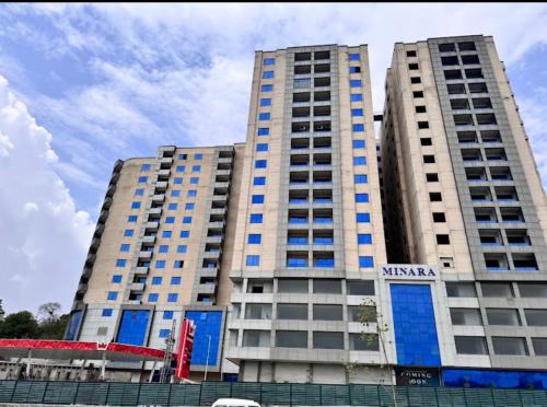 ทัศนียภาพภายนอกโรงแรม, Luxurious 3BHK with Panoramic City Views in มอร์กาห์