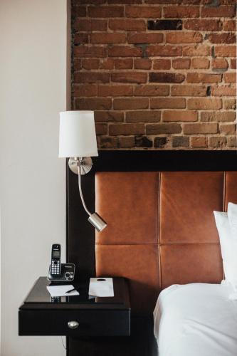 Superior King Room image 4