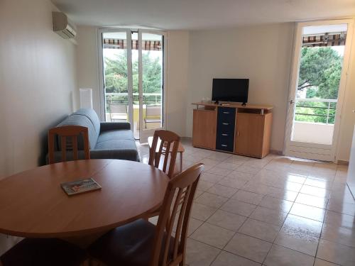 Frejus plage T2, piscine, parking, plages a 200m in Frejus Plage