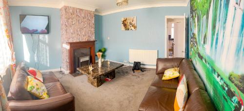 Shared lounge/TV area, plantinghope in Beeston