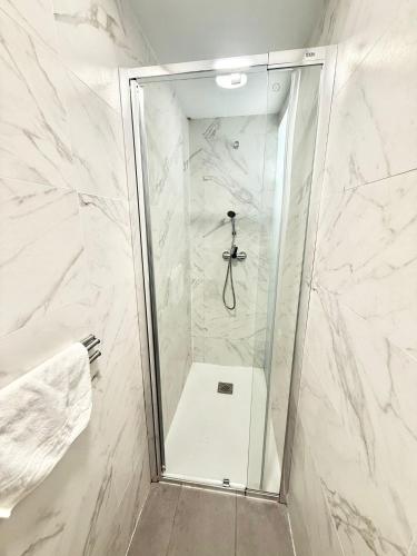 Aluche Aparment B - image 6