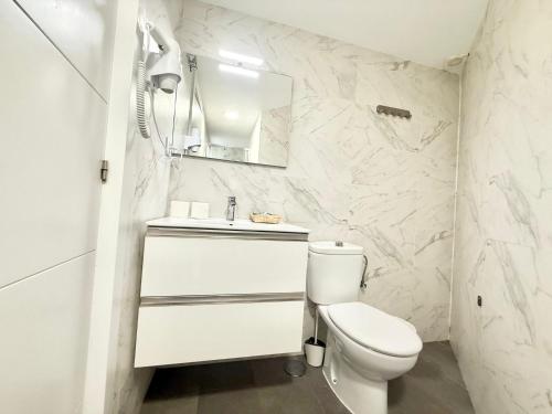 Aluche Aparment B - image 10