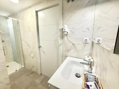 Aluche Aparment B - image 9