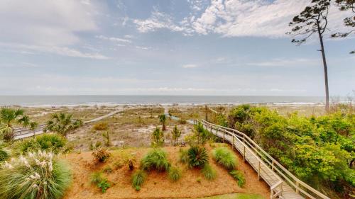 9 East Wind - image 5