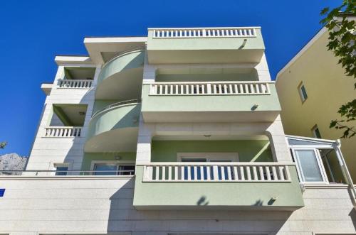 Apartments and Rooms Roso - Location saisonnière - Makarska