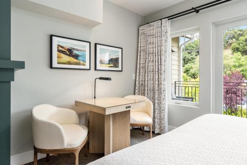 Avila Village Inn - image 2