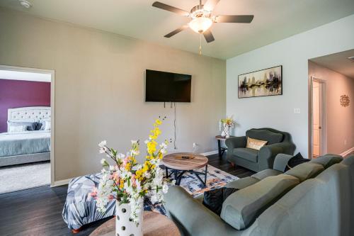 Patio & Fenced Yard: Peaceful Venus Retreat in Midlothian (TX)