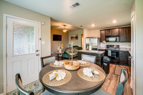 Patio & Fenced Yard: Peaceful Venus Retreat in Midlothian (TX)