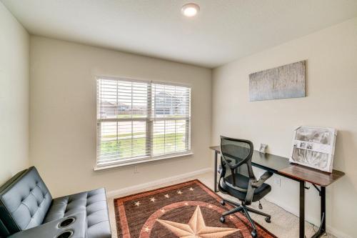 Patio & Fenced Yard: Peaceful Venus Retreat in Midlothian (TX)
