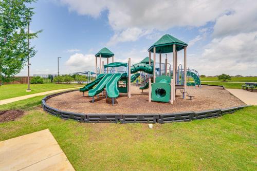 Patio & Fenced Yard: Peaceful Venus Retreat in Midlothian (TX)