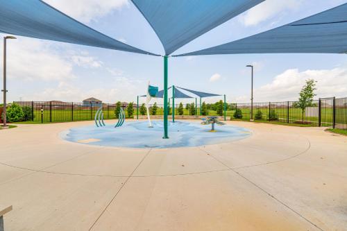 Patio & Fenced Yard: Peaceful Venus Retreat in Midlothian (TX)